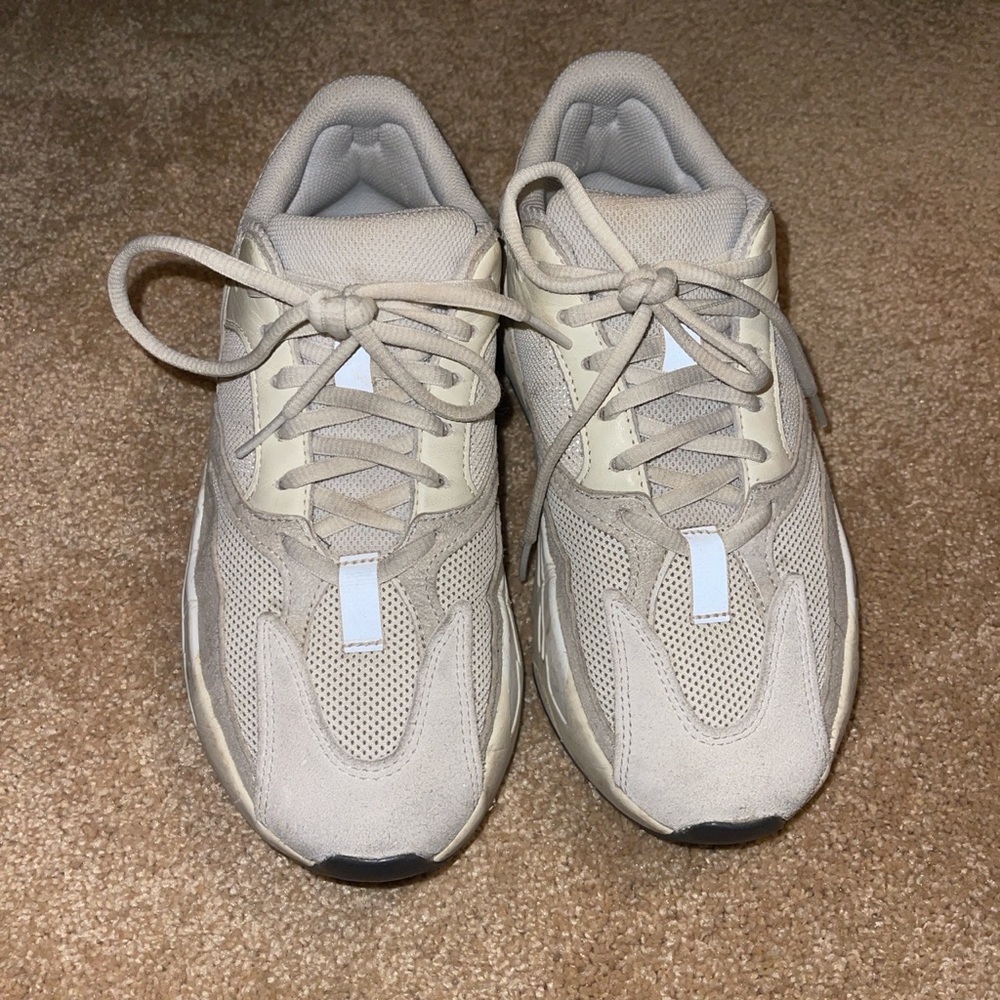 Yeezy boost 700